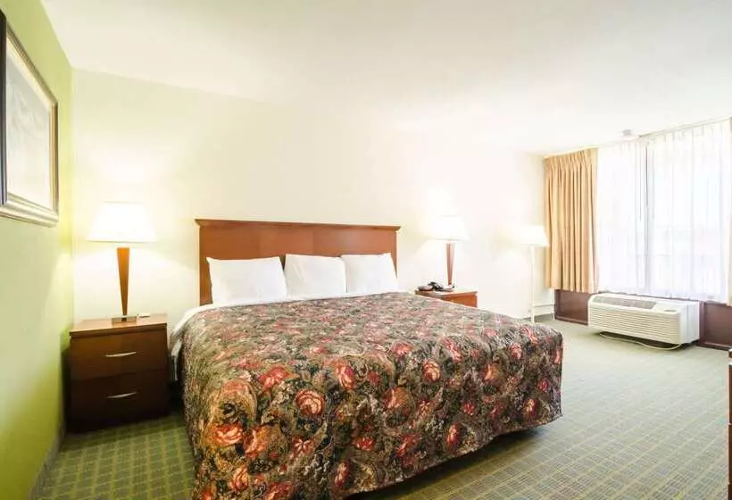 هتل Rodeway Inn & Suites Greensboro Southeast