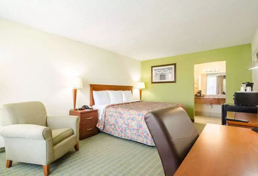 هتل Rodeway Inn & Suites Greensboro Southeast