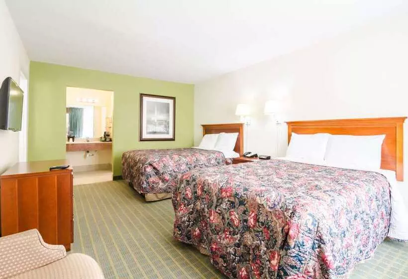 هتل Rodeway Inn & Suites Greensboro Southeast