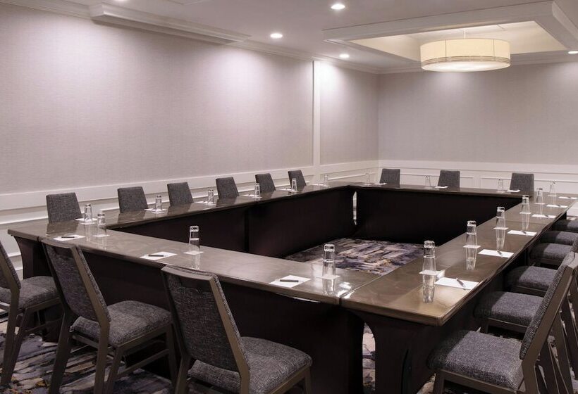 هتل Sheraton Ann Arbor