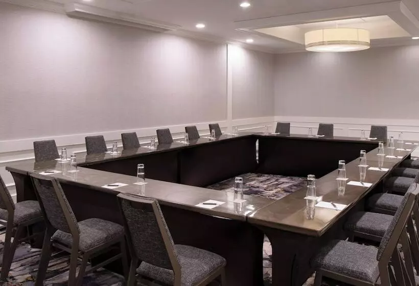 Отель Sheraton Ann Arbor