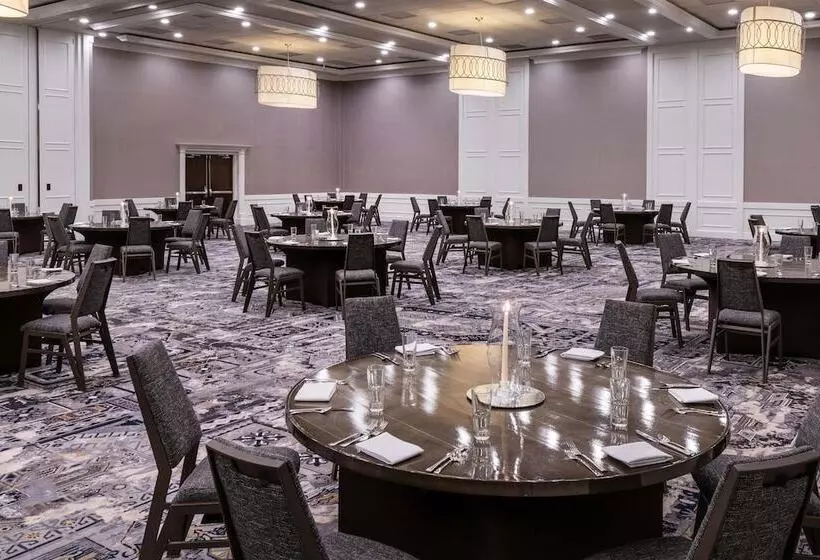 Отель Sheraton Ann Arbor