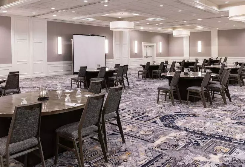 Отель Sheraton Ann Arbor