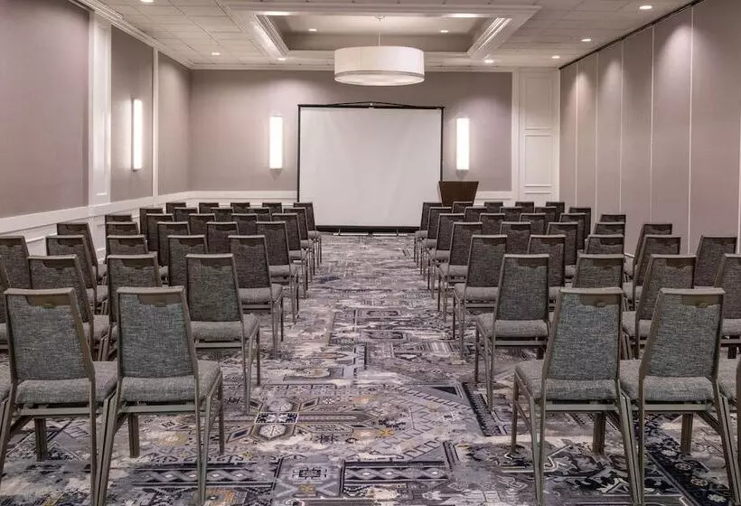 Отель Sheraton Ann Arbor