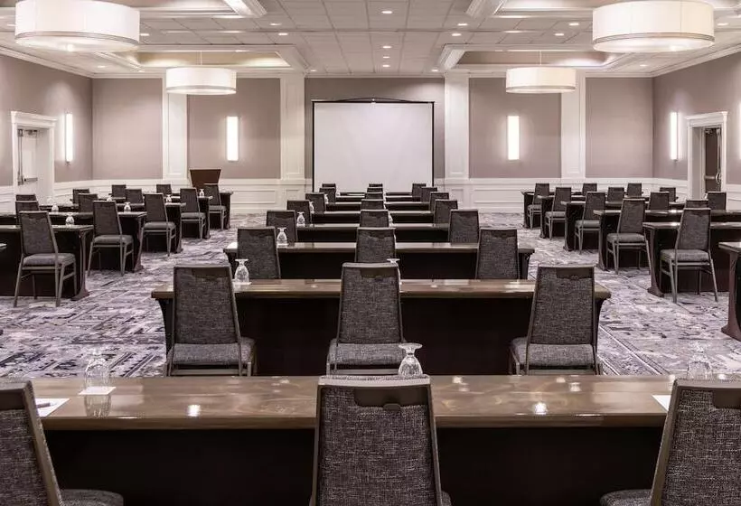 Отель Sheraton Ann Arbor