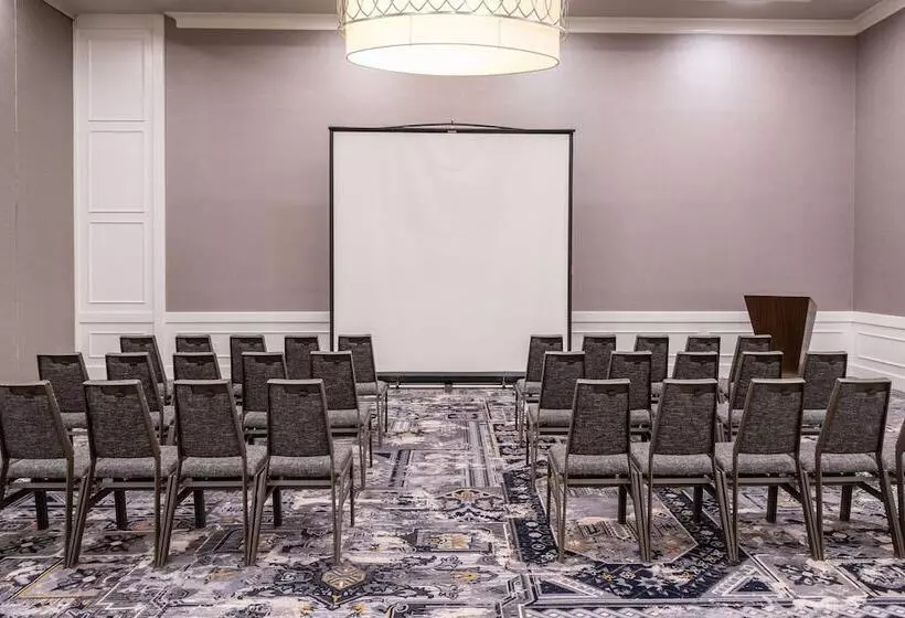 Отель Sheraton Ann Arbor