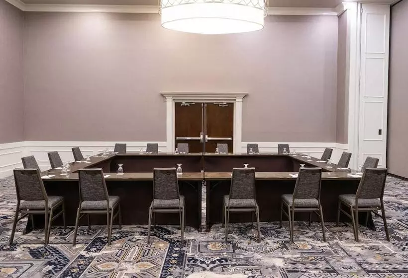 Отель Sheraton Ann Arbor