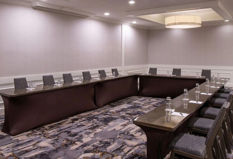 هتل Sheraton Ann Arbor