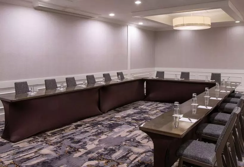 Отель Sheraton Ann Arbor