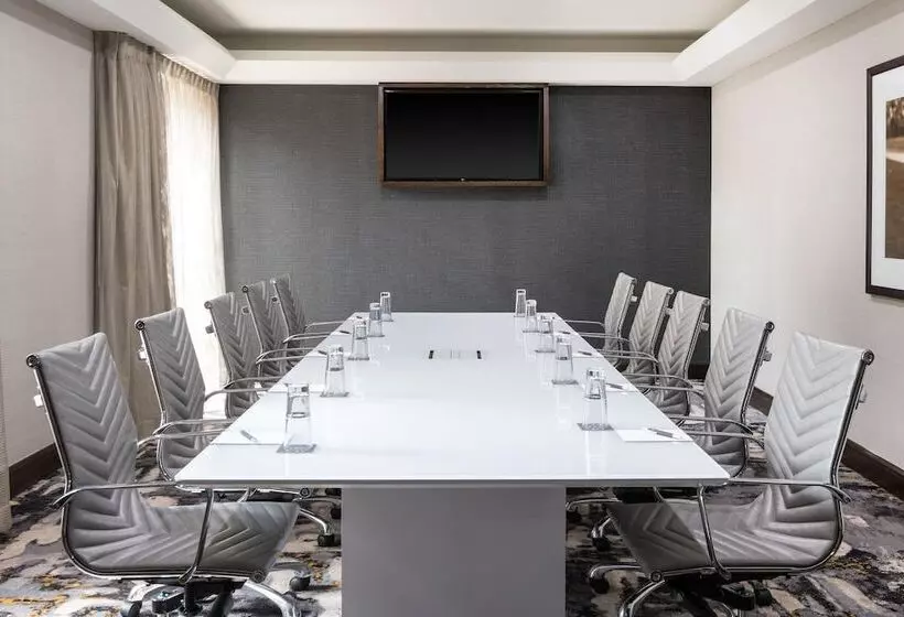 Отель Sheraton Ann Arbor