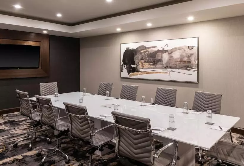 Отель Sheraton Ann Arbor