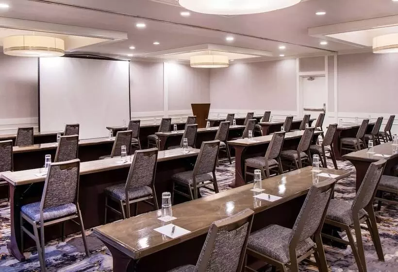 Отель Sheraton Ann Arbor