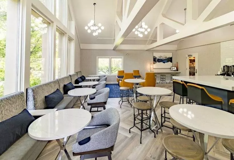 Отель Sheraton Ann Arbor