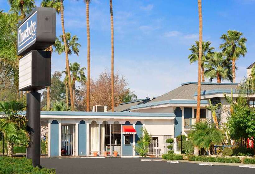 호텔 Travelodge By Wyndham Bakersfield
