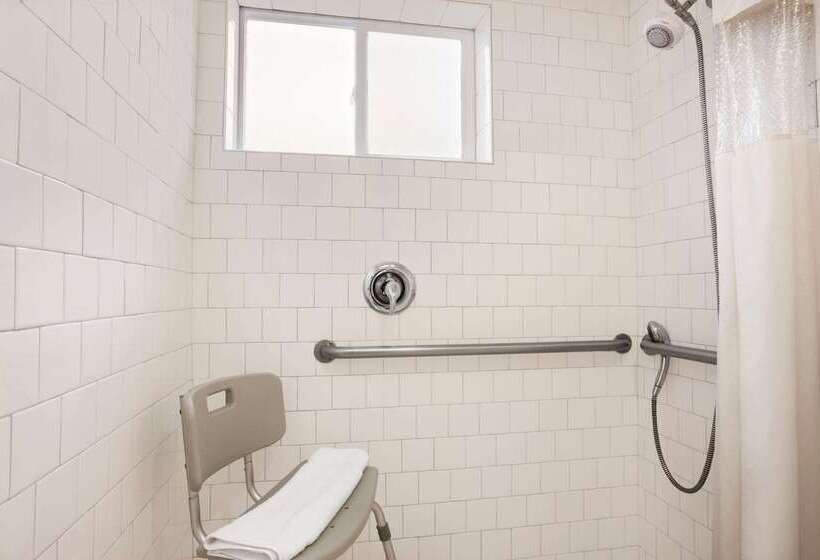 호텔 Travelodge By Wyndham Bakersfield