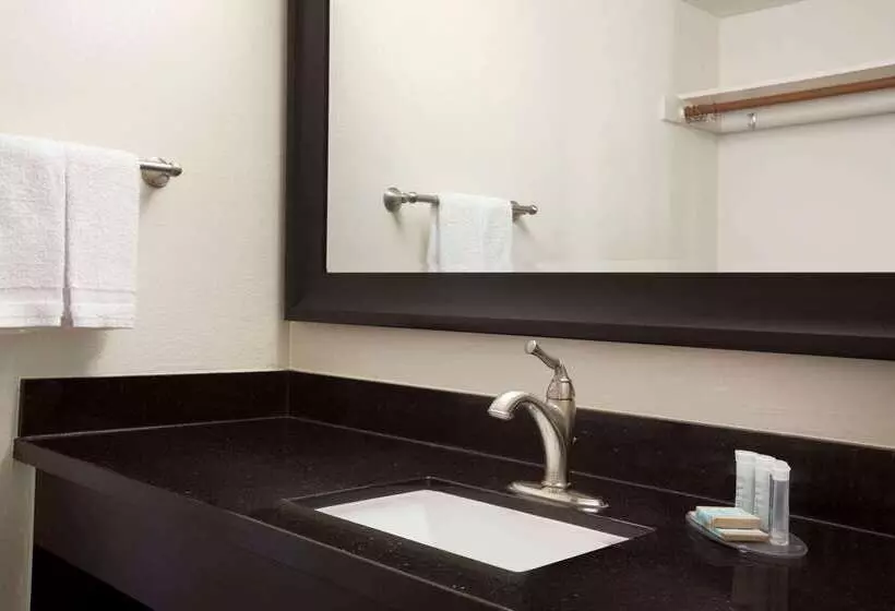 호텔 Travelodge By Wyndham Bakersfield