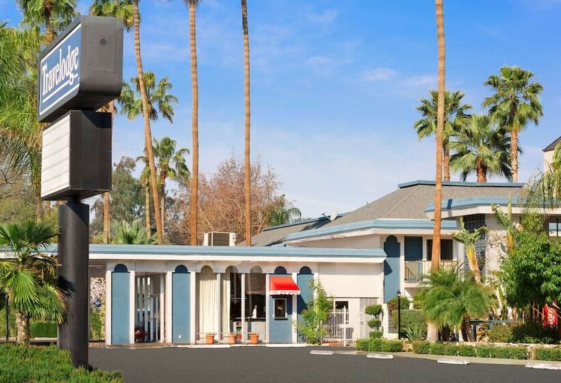 호텔 Travelodge By Wyndham Bakersfield