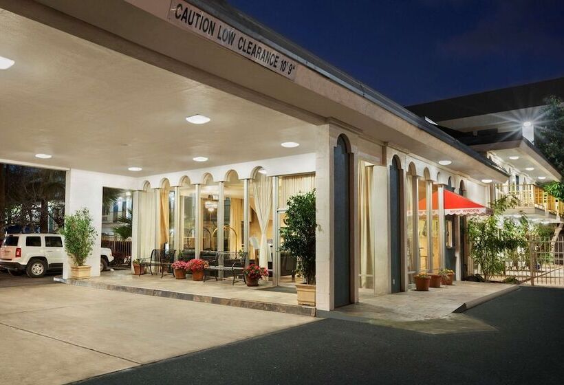 호텔 Travelodge By Wyndham Bakersfield