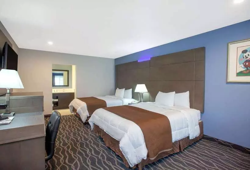 هتل Travelodge Inn & Suites By Wyndham Anaheim On Disneyland Dr