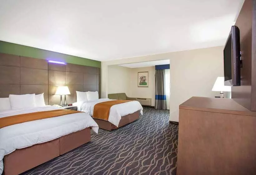 هتل Travelodge Inn & Suites By Wyndham Anaheim On Disneyland Dr