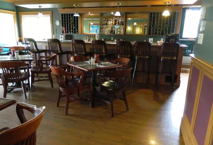 Hilltop Motel & Restaurant