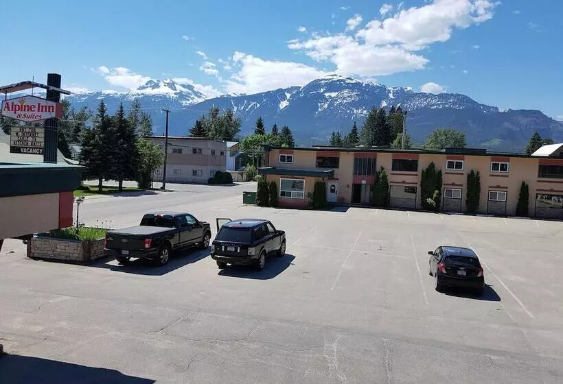 בית מלון כפרי Alpine Inn & Suites