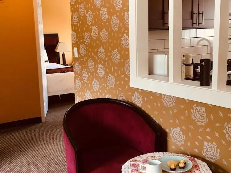 בית מלון כפרי Alpine Inn & Suites