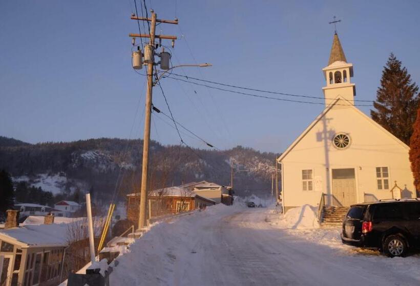 فندق Auberge Jeunesse Rose Des Vents