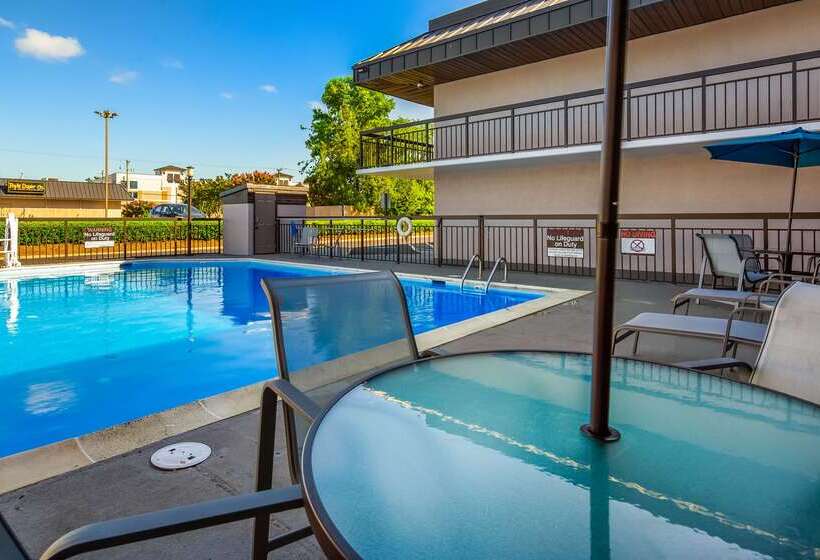 בית מלון כפרי Best Western Center Inn