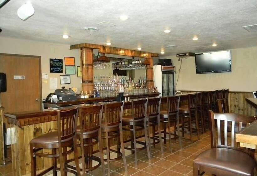 Boarders Inn & Suites By Cobblestone Hotels   Munising