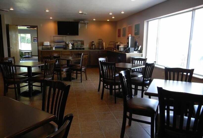 Boarders Inn & Suites By Cobblestone Hotels   Munising