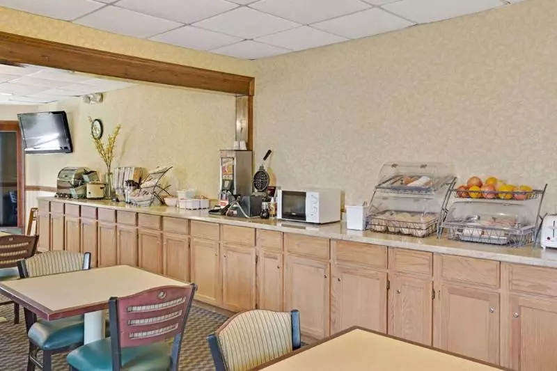 酒店 Clarion Pointe Near University