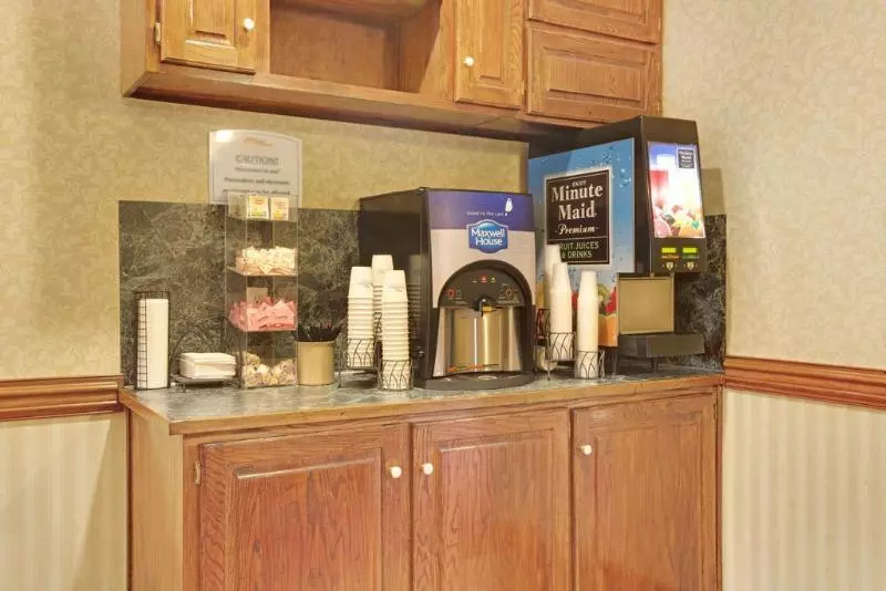 酒店 Clarion Pointe Near University