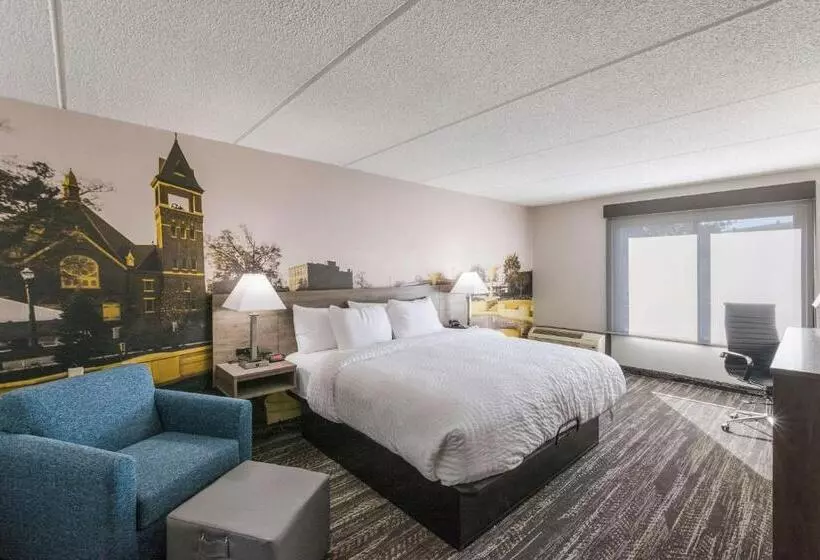 酒店 Clarion Pointe Near University