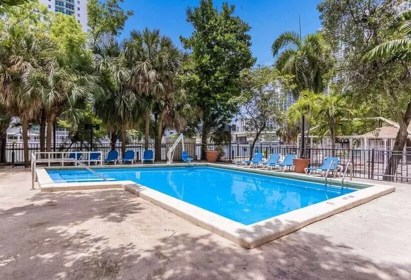 בית מלון כפרי Comfort Inn & Suites Downtown Brickell Port Of Miami