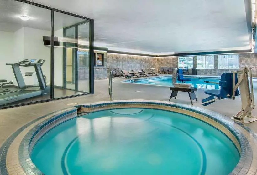 호텔 Comfort Suites Near Vancouver Mall