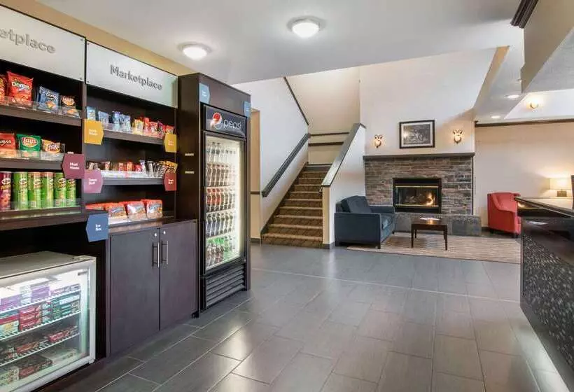 호텔 Comfort Suites Near Vancouver Mall