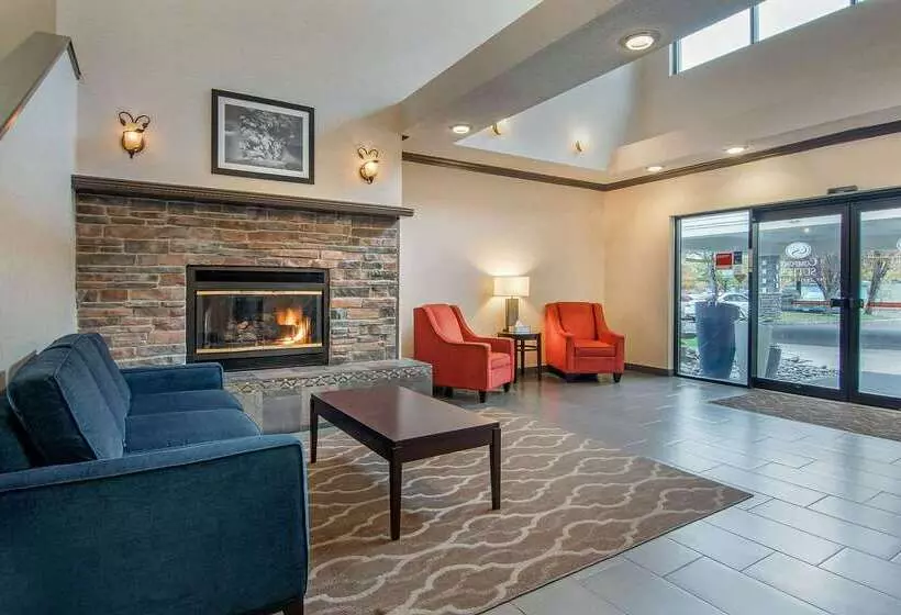 호텔 Comfort Suites Near Vancouver Mall