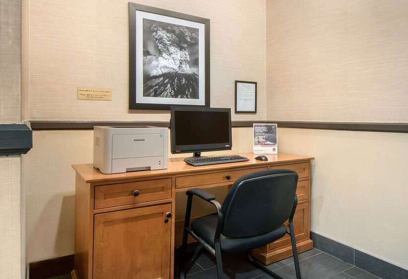 فندق Comfort Suites Near Vancouver Mall