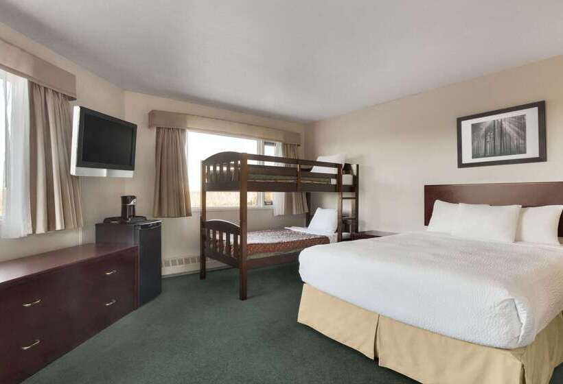 בית מלון כפרי Days Inn By Wyndham Lethbridge