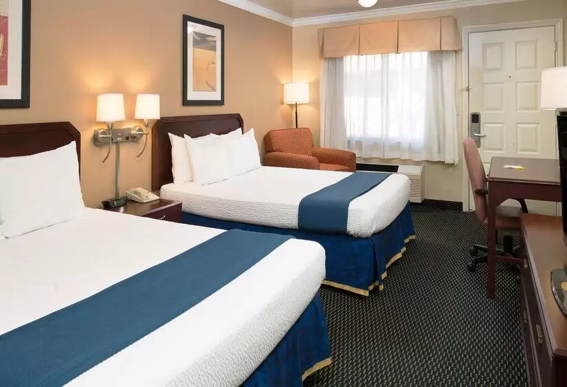 호텔 Days Inn By Wyndham Pinole Berkeley