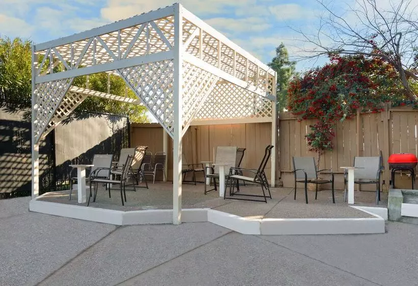 호텔 Days Inn By Wyndham Pinole Berkeley