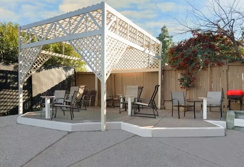 호텔 Days Inn By Wyndham Pinole Berkeley