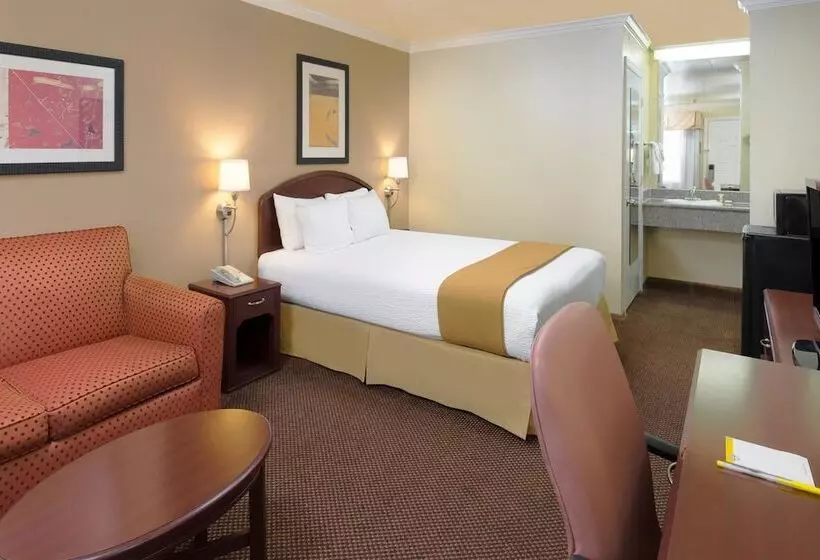 호텔 Days Inn By Wyndham Pinole Berkeley