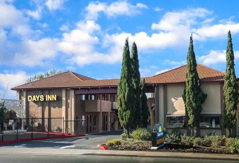 호텔 Days Inn By Wyndham Pinole Berkeley