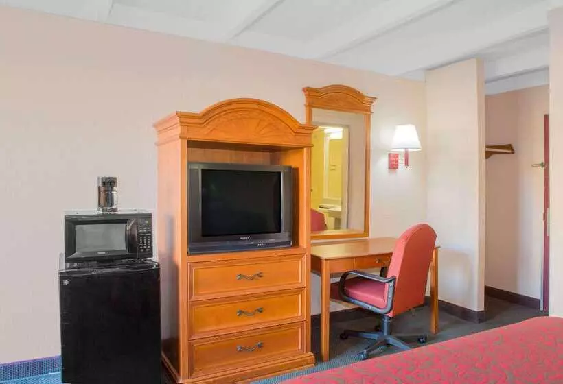 هتل Days Inn By Wyndham Tallahassee University Center