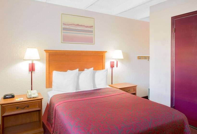 בית מלון כפרי Days Inn By Wyndham Tallahassee University Center