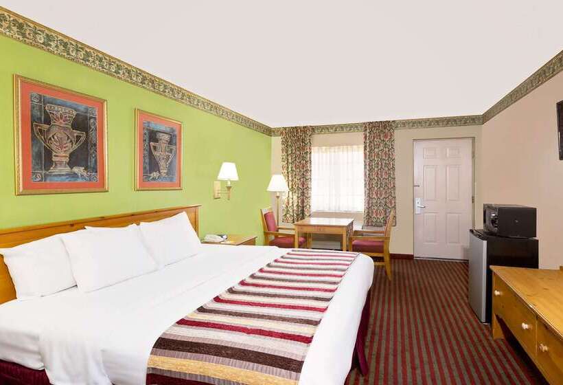 בית מלון כפרי Days Inn & Suites By Wyndham Starkville