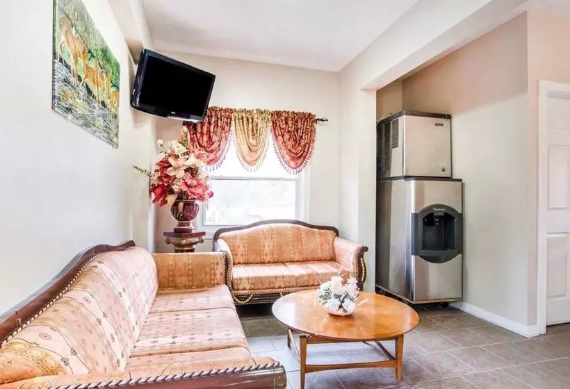 Отель Econo Lodge New Paltz