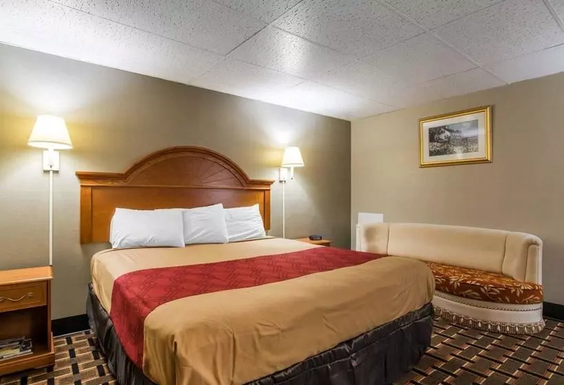 Отель Econo Lodge New Paltz